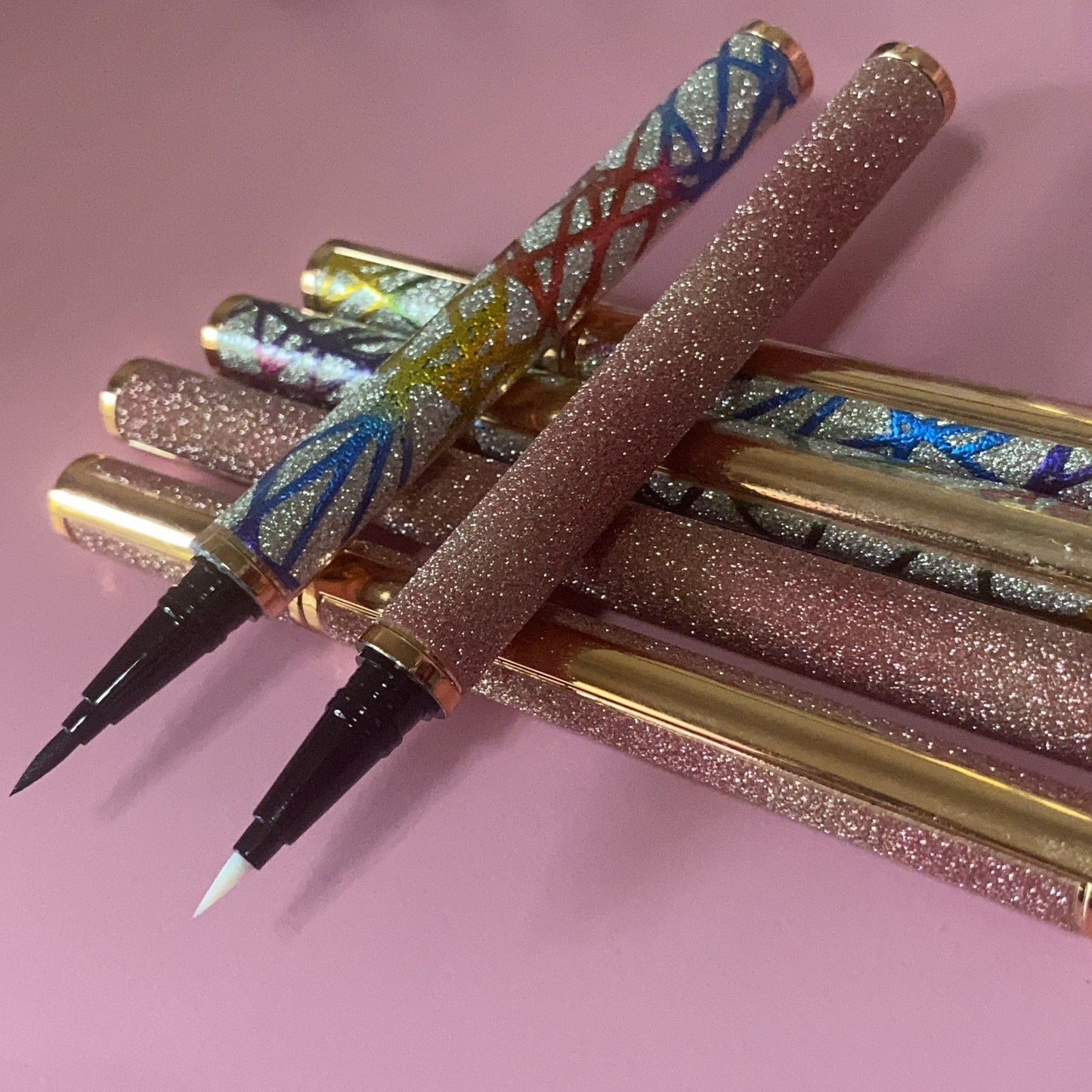 2-IN-1 ADHESIVE & EYELINER PEN