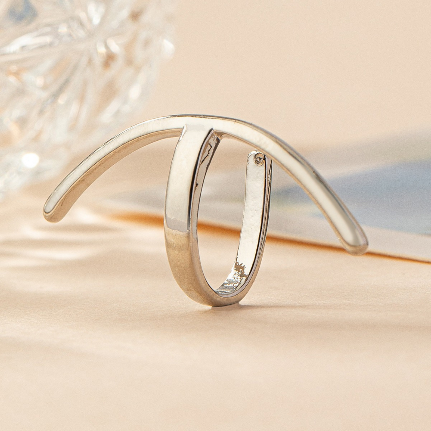 UNDER CUFF